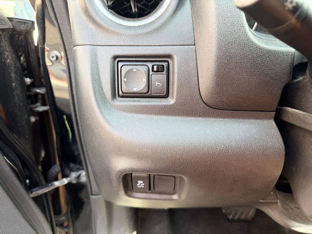 Used 2015 Nissan Versa Note SV FWD image 13