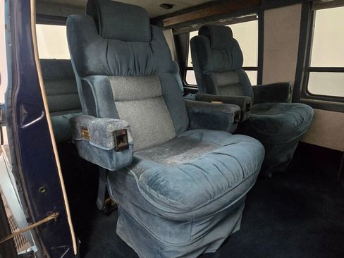 Used 1991 Dodge B2500 image 76