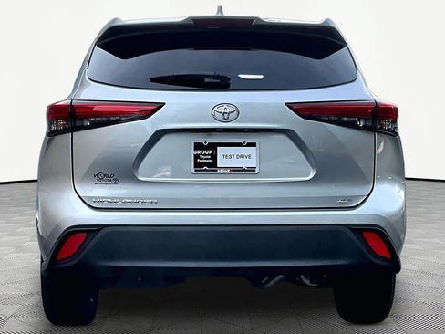 Used 2023 Toyota Highlander XLE FWD image 5
