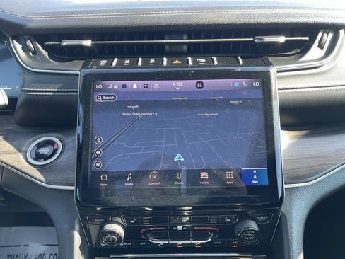Used 2025 Jeep Grand Cherokee Limited AWD/4WD image 19