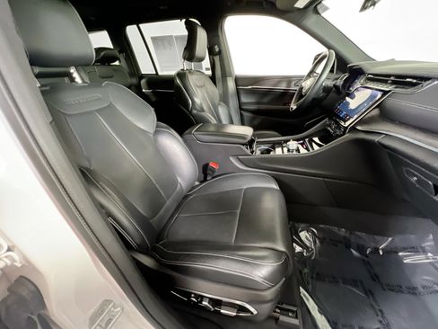 Used 2023 Jeep Grand Cherokee Overland w/ Adv Protech Group III image 30