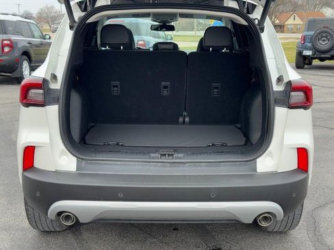 Used 2024 Ford Escape Platinum w/ Premium Technology Package image 4