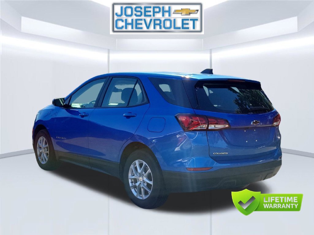 Used 2024 Chevrolet Equinox LS w/ Driver Confidence II Package FWD image 4