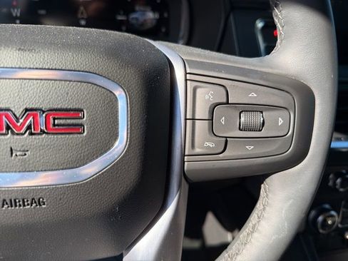 Used 2024 GMC Yukon XL SLT w/ SLT Luxury Package image 12