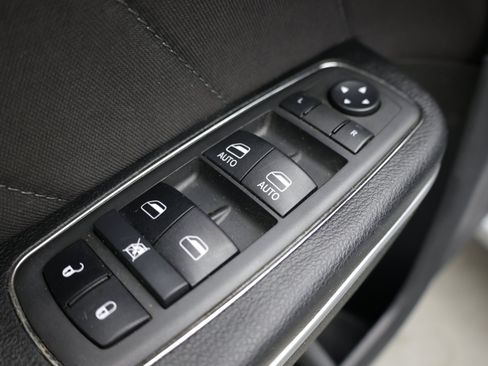 Used 2022 Dodge Charger SXT RWD image 13