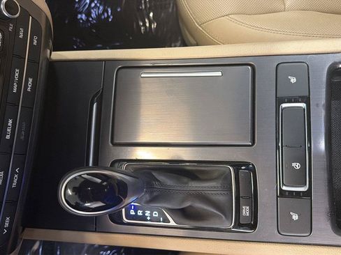 Used 2015 Hyundai Genesis 3.8 AWD/4WD image 19