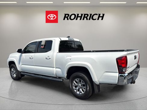 Used 2018 Toyota Tacoma SR5 AWD/4WD image 8