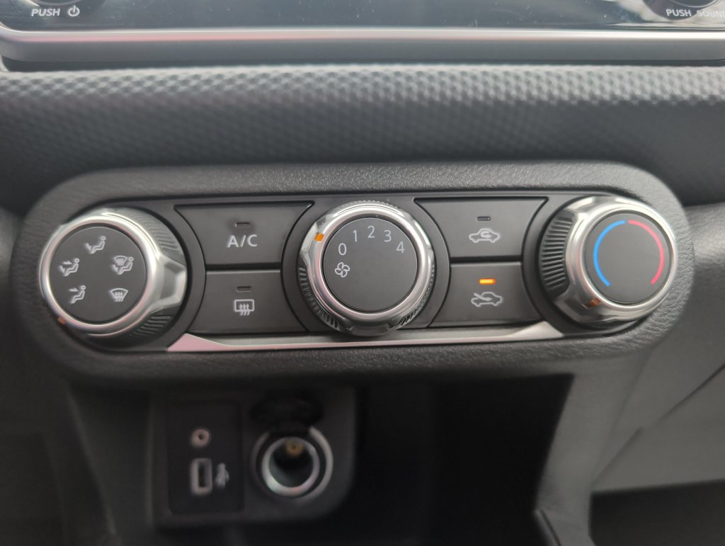 Used 2022 Nissan Kicks S FWD image 15