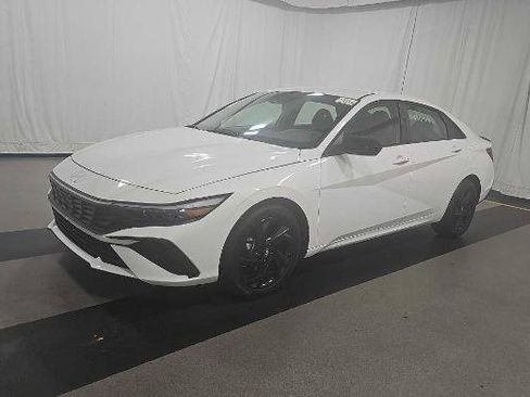 Used 2026 Hyundai Elantra Sport FWD image 2