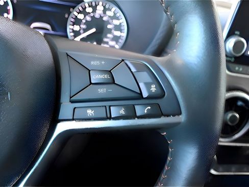 Used 2025 Nissan Sentra SR w/ SR Premium Package image 27