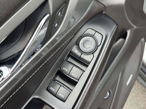 Used 2023 Chevrolet Traverse LT w/ LT Premium Package image 15