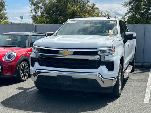 Used 2023 Chevrolet Silverado 1500 LT w/ Protection Package AWD/4WD image 2
