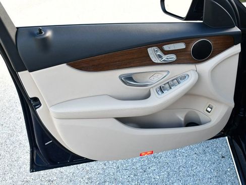 Used 2019 Mercedes-Benz C 300 4MATIC Sedan image 11