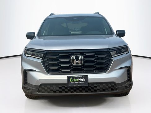 Used 2025 Honda Pilot Sport image 2
