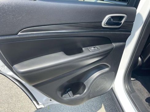 Used 2022 Jeep Grand Cherokee Limited image 20