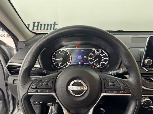 Used 2024 Nissan Altima 2.5 SV image 17