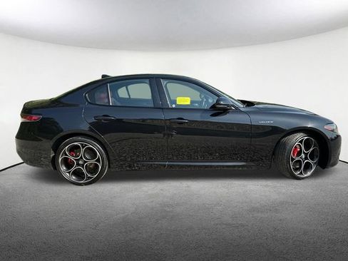Used 2024 Alfa Romeo Giulia Veloce AWD/4WD image 14