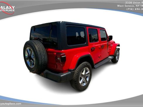 Used 2018 Jeep Wrangler Unlimited Sahara AWD/4WD image 5