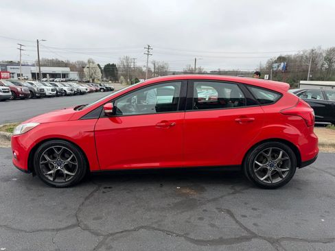 Used 2014 Ford Focus SE w/ Equipment Group 201A FWD image 4