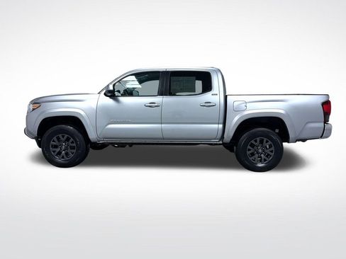 Used 2023 Toyota Tacoma SR5 AWD/4WD image 3