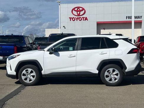 Used 2025 Toyota RAV4 LE image 9