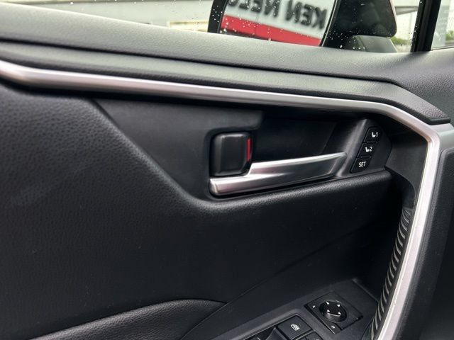 Used 2019 Toyota RAV4 XLE Premium w/ Cold Weather Package AWD/4WD image 29