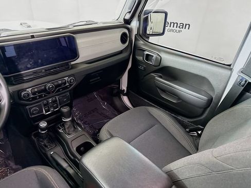 Used 2024 Jeep Gladiator Sport AWD/4WD image 21