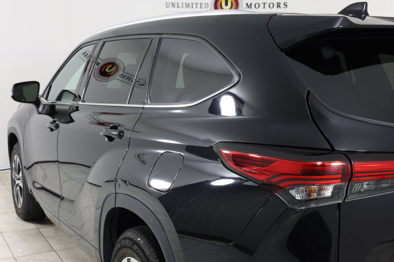 Used 2022 Toyota Highlander XLE AWD/4WD image 48