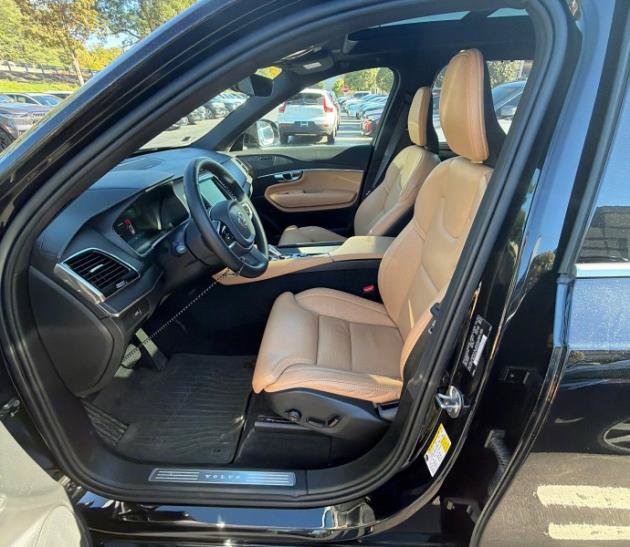Used 2024 Volvo XC90 B6 Ultimate w/ Protection Package Premier AWD/4WD image 6