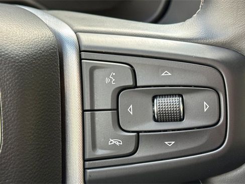 Used 2024 GMC Yukon SLT image 40