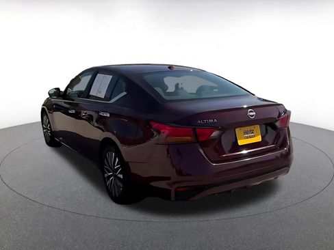 Used 2025 Nissan Altima 2.5 SV FWD image 11