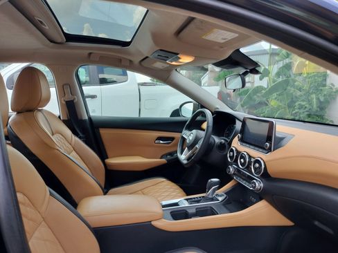 Used 2021 Nissan Sentra SV w/ SV Premium Package FWD image 3