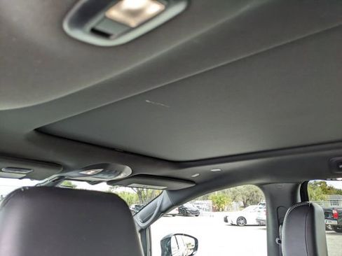 Used 2025 Chrysler Pacifica Limited image 20