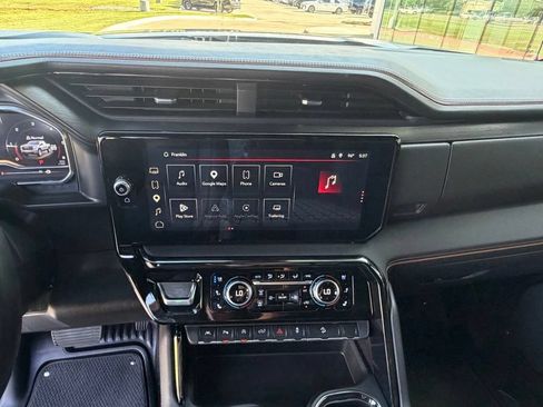 Used 2025 GMC Sierra 1500 AT4 w/ AT4 Premium Package AWD/4WD image 30