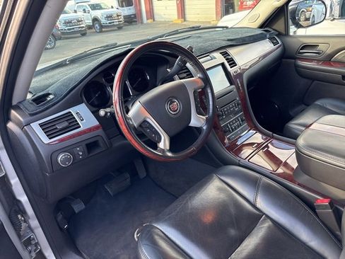 Used 2007 Cadillac Escalade AWD w/ Information Package image 6