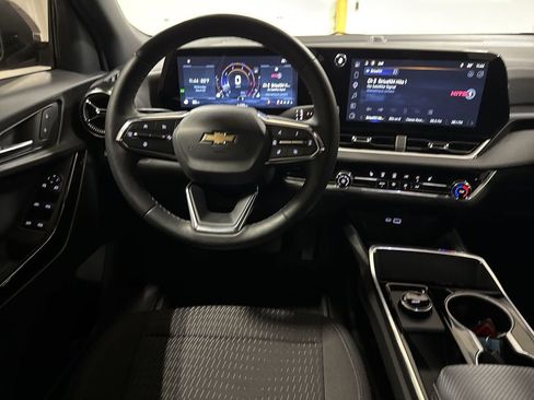 Used 2026 Chevrolet Equinox LT image 11