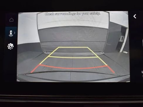 Used 2025 Hyundai Elantra Limited image 32