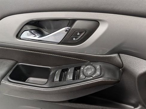 Used 2023 Chevrolet Traverse LT w/ LT Premium Package AWD/4WD image 18