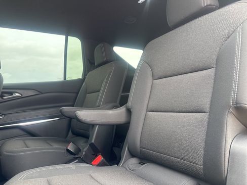 Used 2025 Chevrolet Traverse LT image 34