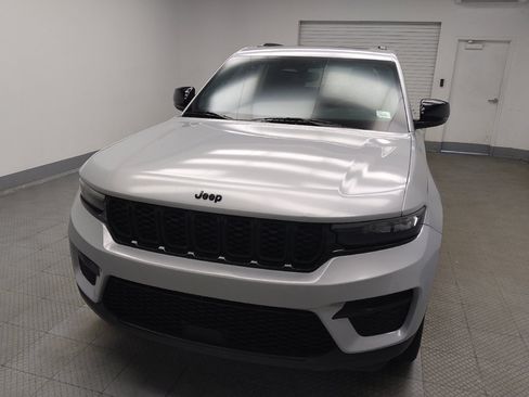 Used 2023 Jeep Grand Cherokee Altitude AWD/4WD image 15