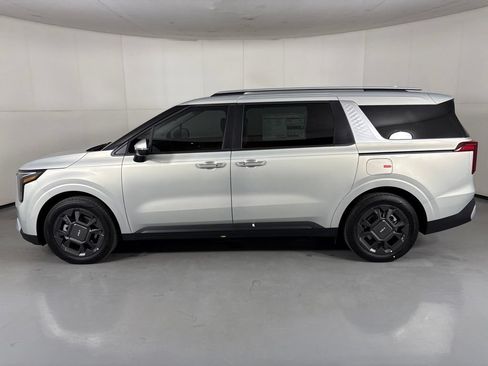 New 2026 Kia Carnival EX FWD image 5