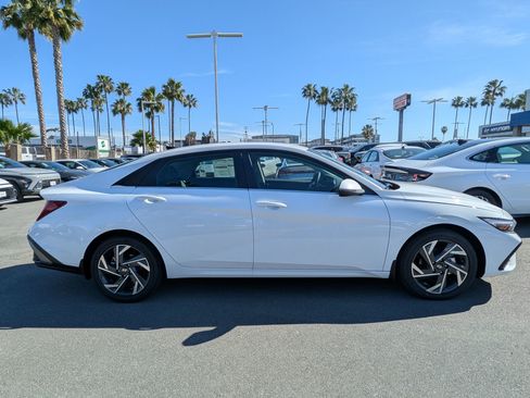 New 2026 Hyundai Elantra Limited FWD image 5