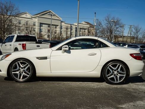 Used 2016 Mercedes-Benz SLK 300 image 4