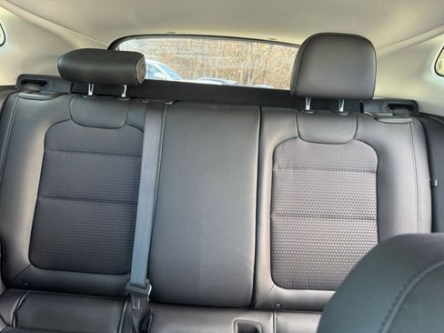 Used 2025 Chevrolet Trax LT image 32