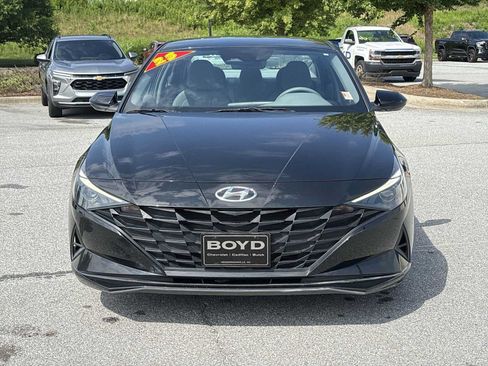 Used 2023 Hyundai Elantra SE FWD image 3
