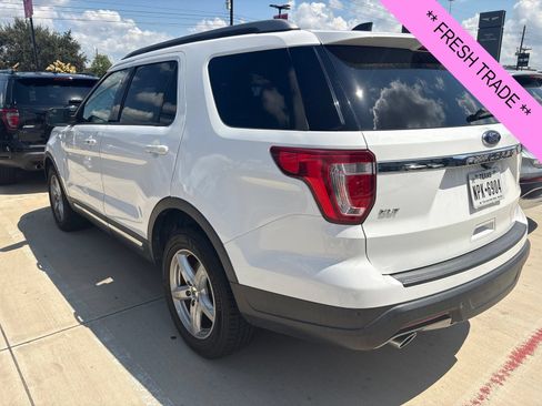 Used 2018 Ford Explorer XLT FWD image 5