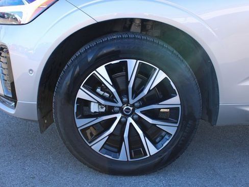 Used 2025 Volvo XC60 B5 Plus image 37