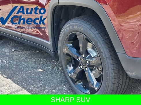 Used 2023 Jeep Grand Cherokee Altitude AWD/4WD image 6