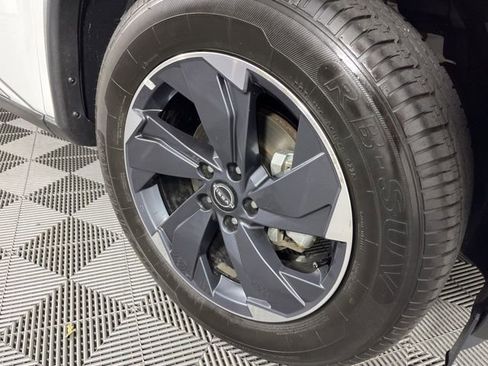 Used 2024 Nissan Rogue SV FWD image 16