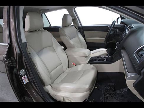 Used 2019 Subaru Outback 2.5i Limited w/ Popular Package #2 AWD/4WD image 18